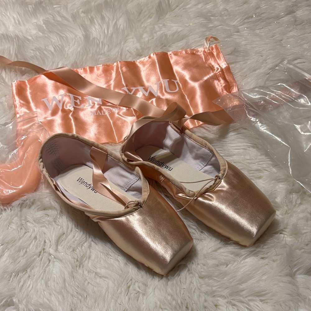 Women's Professional Ballet Shoes with Toe Pads- Pink Satin